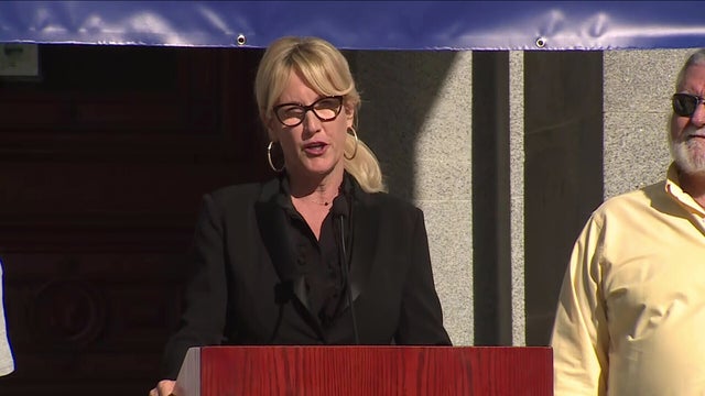 erin-brockovich-pge-bankruptcy-protest.jpg 