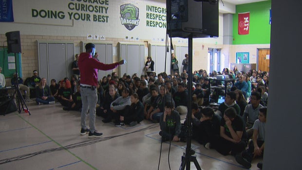 unauthorized biography 5pkg_frame_751 