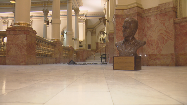 capitol vandalism rs raw 01 concatenated 132302_frame_14199 