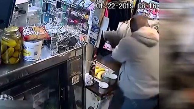 deli-worker-fights-off-robber.jpg 