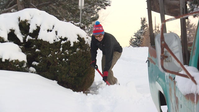 snow-shoveling-3.jpg 