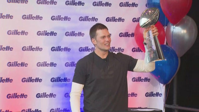 brady-lombardi-trophy.jpg 