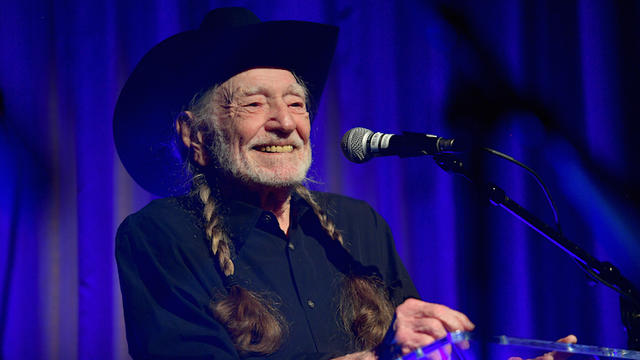 willie-nelson-1094803054.jpg 