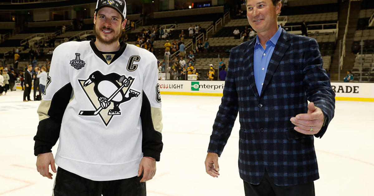 See Mario Lemieux Dive Into Sidney Crosby's Pool