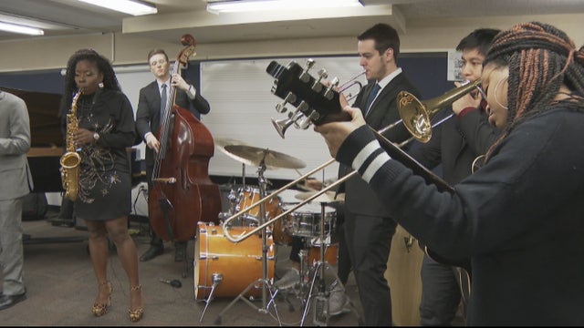 SAXOPHONE GRAMMY_frame_1986 