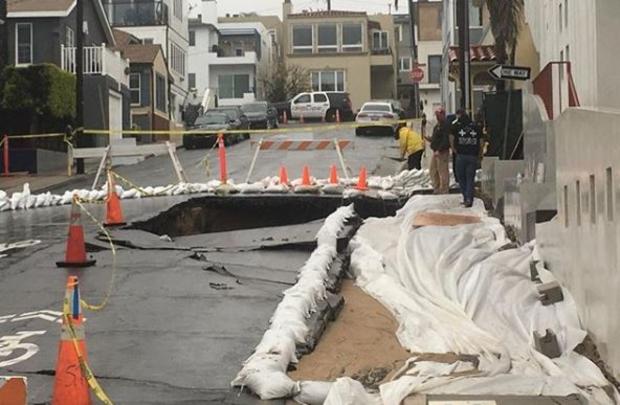 Large Sinkhole Opens Up In Hermosa Beach 