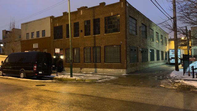 r-kelly-moving-truck.jpeg 