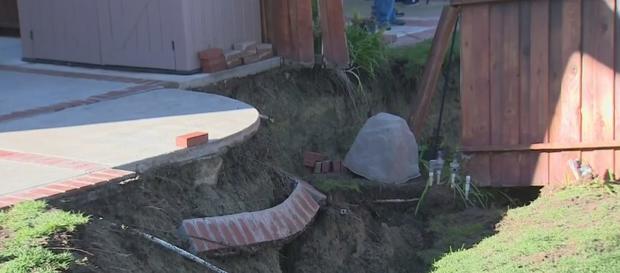Earth Giving Way In Santa Clarita Neighborhood, Multiple Homes At Risk 