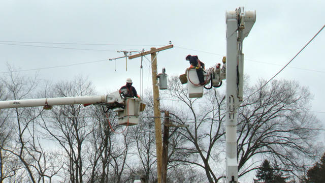 power-lines-crews.jpg 