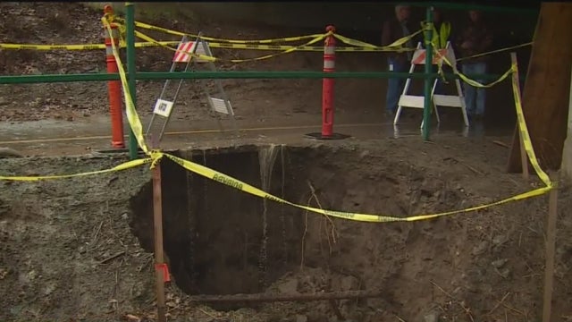 sinkhole3.jpg 