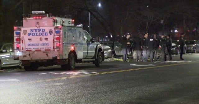 NYPD: Livery Driver Stabbed In The Neck, Chest In The Bronx - CBS New York