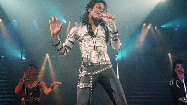 michael-jackson-performs-ap-881113016.jpg 