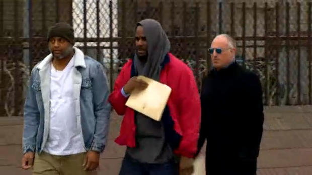 r. kelly walks out of cook county jail 