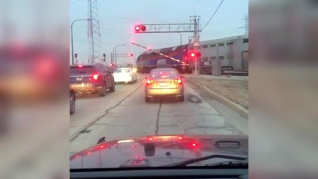 mokena-train-crossing-2.jpg 