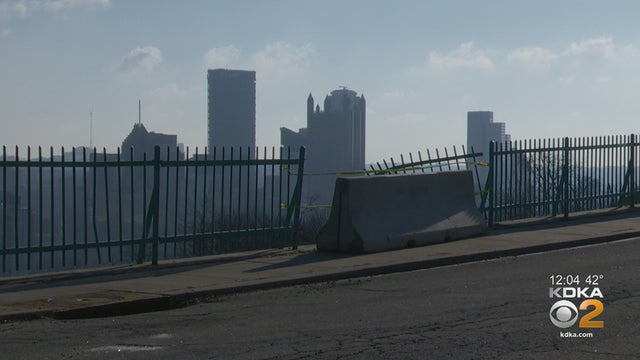 duquesne-heights-broken-fence-barrier.jpg 