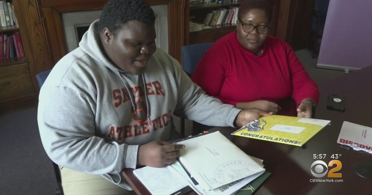 New Jersey Teen Triumphs Over Homelessness Gets Accepted Into 17 Colleges Cbs New York