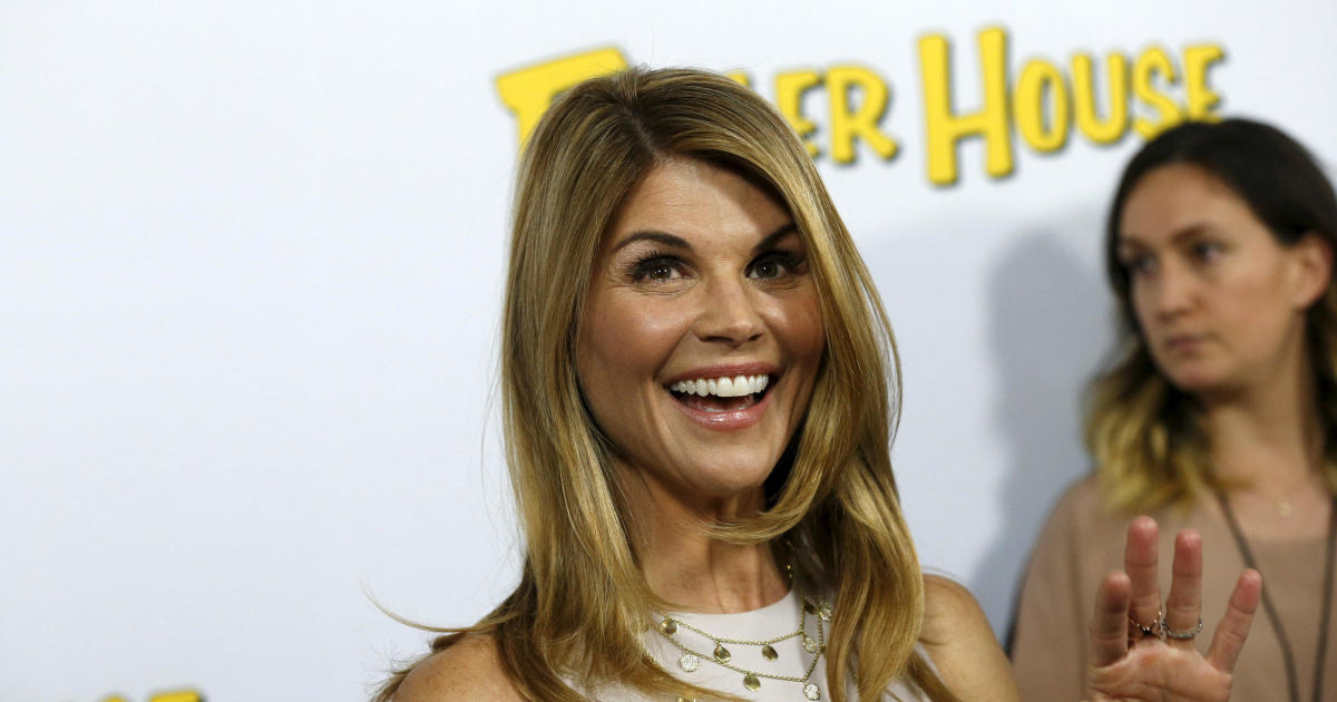 Lori Loughlin Aunt Becky On Full House Arrested Released On 1 Million Bond Today In