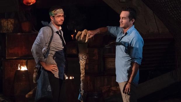 Jeff Probst extinguishes Rick Devens' torch at Tribal Council 
