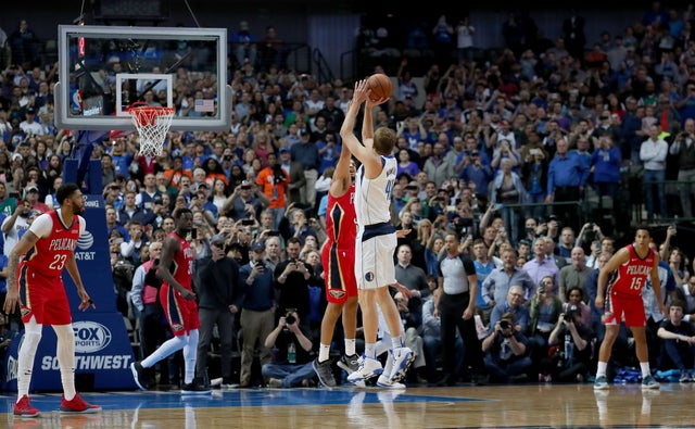 Dirk NowitzkI passes Wilt 