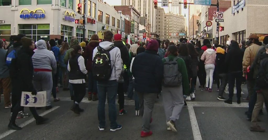 Hundreds March Through Oakland In Peaceful Protest Of Michael Rosfeld's ...