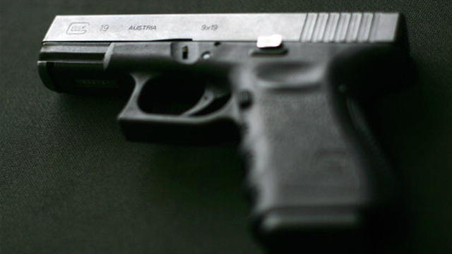 glock-handgun-pistol.jpg 