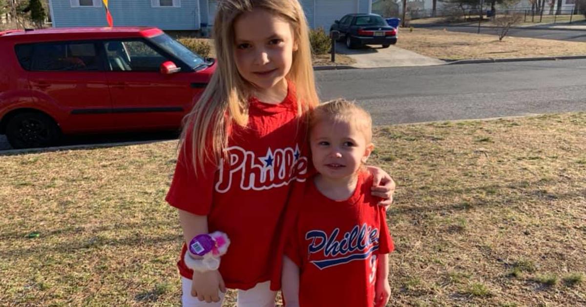 Phillies daycare was messing around on picture day 🤪 #phillies 