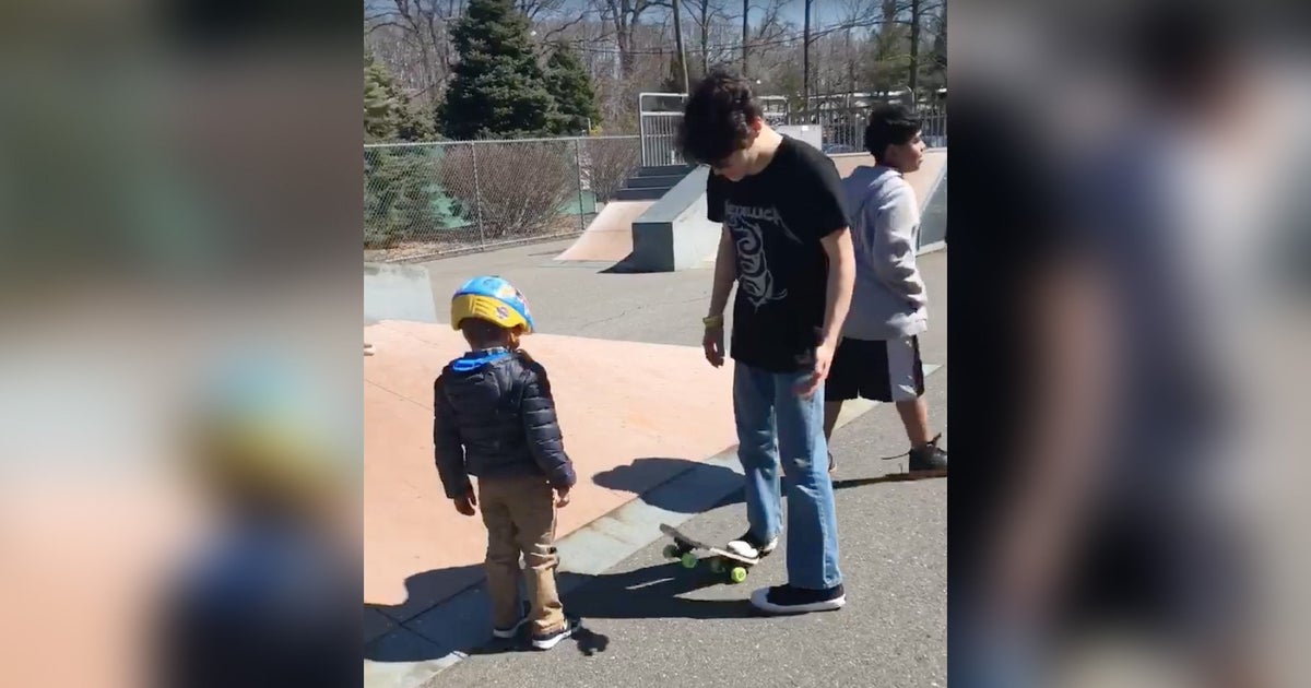 Teens Teach 5YearOld Boy With Autism How To Ride A Skateboard On His