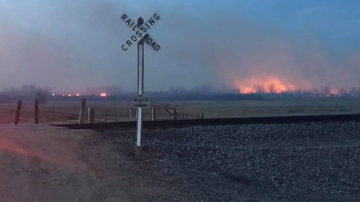 Firefighters Battle Fire Burning On Colorado's Plains CBS Colorado