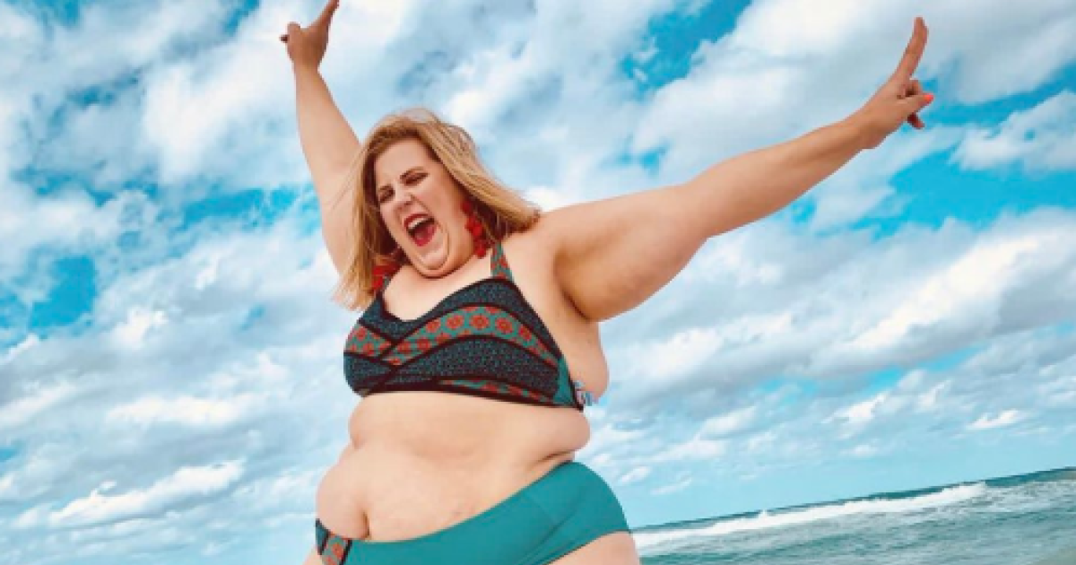Cupboard bleeding Dazzling Gillette bikini photo featuring plus-size model sparks outrage - CBS News