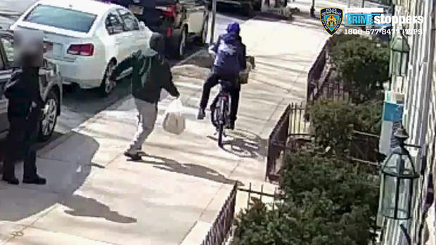 BK-deliveryman-bike-stolen,-NYPD 