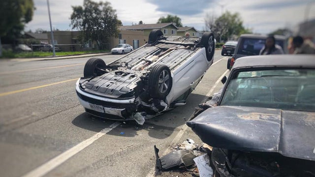 san_pablo_ave_rollover_crash_041219.jpg 