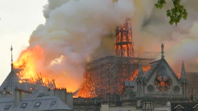 notre-dame-fire.transfer_frame_180.png 