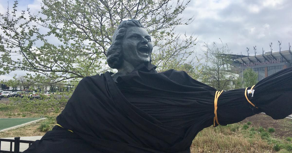 Philadelphia Flyers remove Kate Smith statue outside Wells Fargo Center 