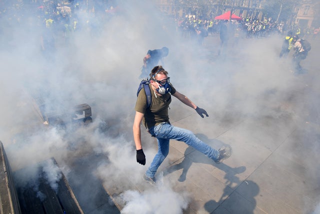 Weekly Gilets Jaunes Protest To Go Ahead Despite Notre Dame Fire 