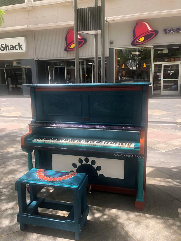 16th st mall piano painting 4 