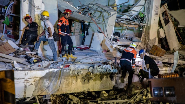 Deadly Earthquake Strikes Central Philippines 