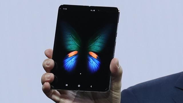 cbsn-fusion-samsung-delays-release-galaxy-fold-screens-breaking-thumbnail-1836096-640x360.jpg 