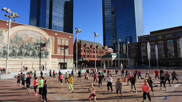 zumba-in-sundance-square.jpg 