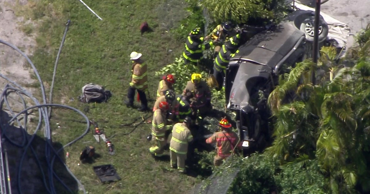 Pembroke Pines Police Chase Of Stolen Vehicle Ends In Crash - CBS Miami