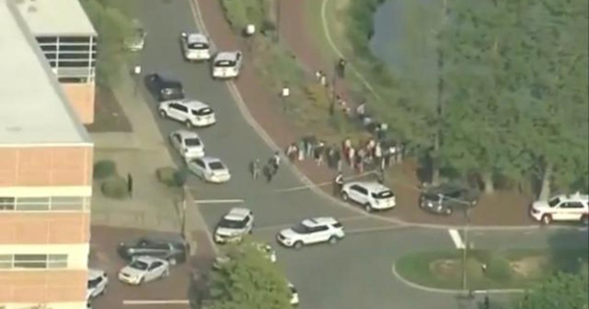 Suspect In Custody After 2 Fatally Shot On Unc Charlotte Campus Cbs News 