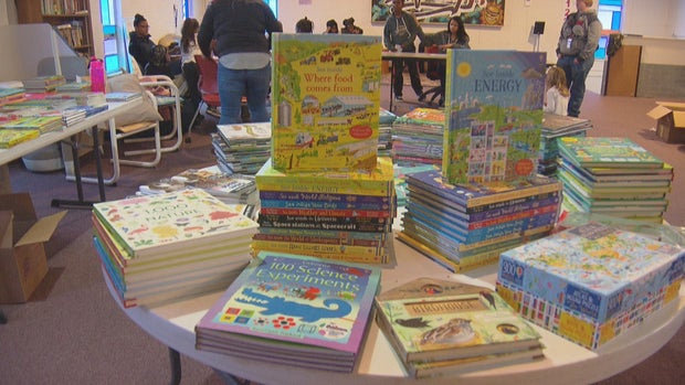 BAGS OF BOOKS FOR KIDS 5VO_frame_0