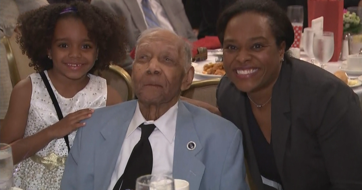 Roscoe Draper, Member Of Tuskegee Airmen, Celebrates 100th Birthday ...