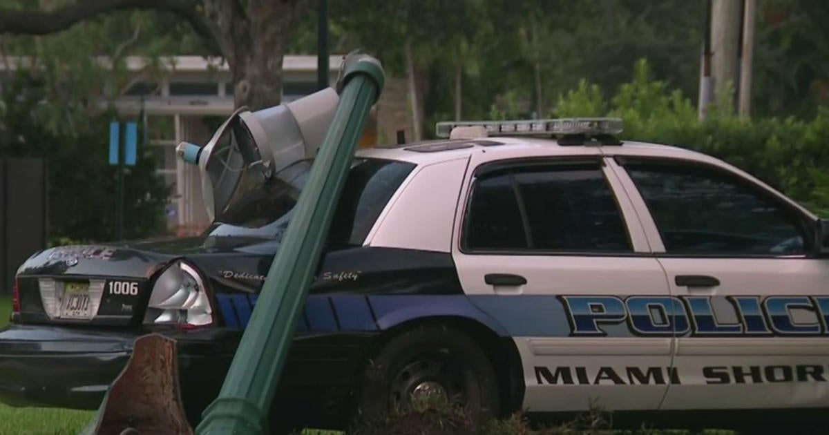 Miami Shores Police Cruiser Slams Into Light Pole - CBS Miami