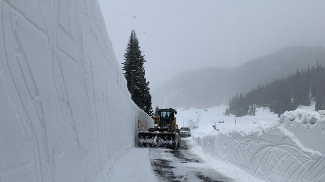 rmnp-snowplow-operator-above-milner-pass-on-may-9-2019-courtesy-rocky-mountain-national-park-1.jpg 