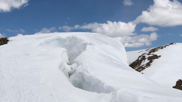 cornices-avalanche-danger-5-credit-scott-c.-garcia-on-14ers.com-fb.jpg 