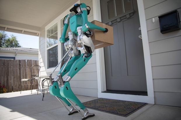 Ford Digital Delivery Robot 