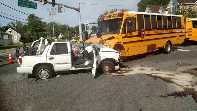 school-bus-crash-3.jpg 