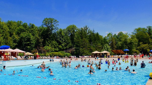 idlewild-and-soakzone-wave-pool.jpg 