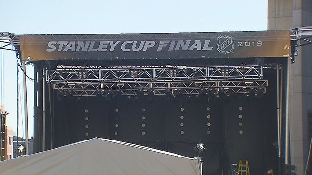 stanley-cup-stage-city-hall.jpg 
