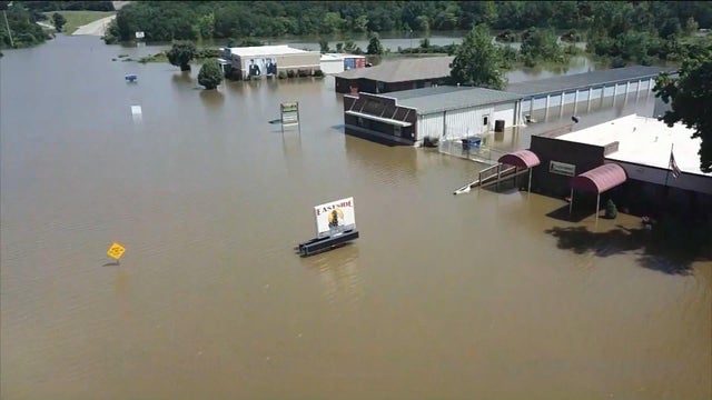 0528-cbsn-midwestflooding.jpg 